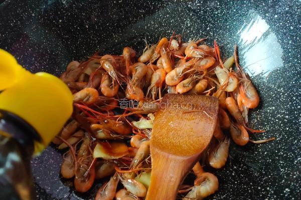 炒毛脚河虾的做法图解5