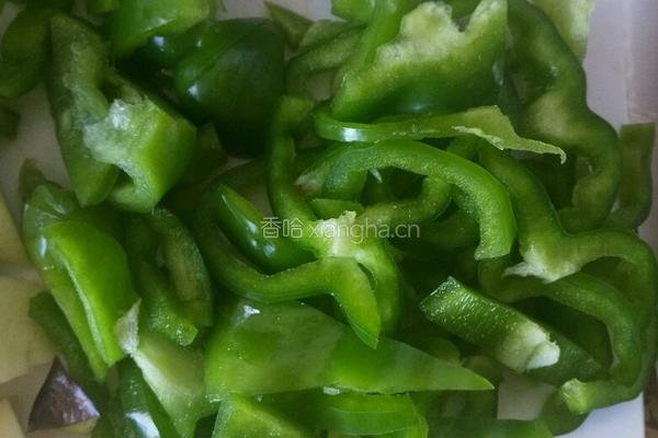 茄子炒青椒的做法图解2