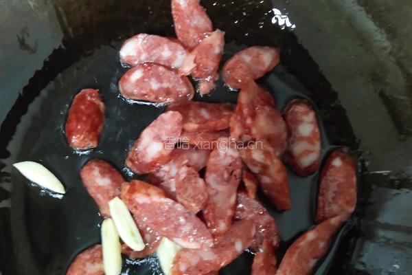 腊肠炒鸡蛋的做法图解3
