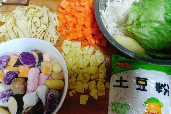 咖喱麻辣烫(土豆粉)的做法图解2