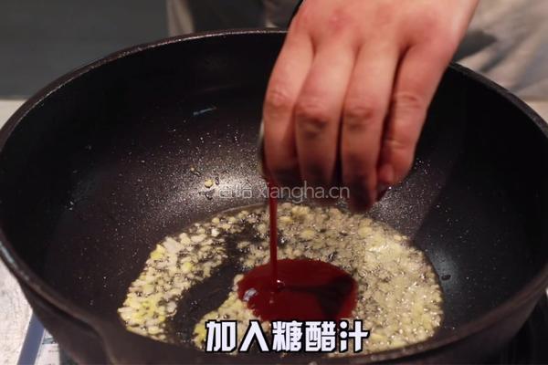  桃仁糖醋虾球的做法图解5