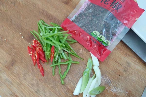酸辣土豆丝便当的做法图解2