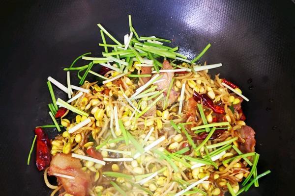 猪头肉炒黄豆芽的做法图解6