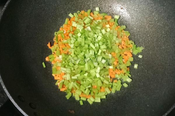 芹菜肉沫蛋炒饭便当的做法图解8