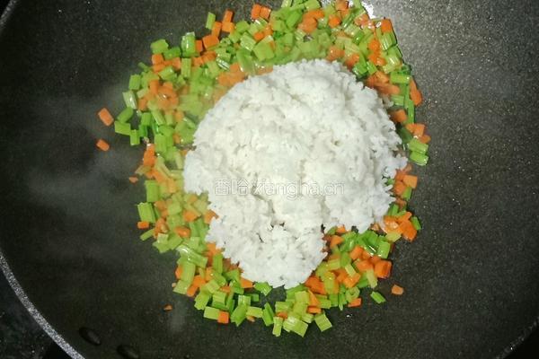 芹菜肉沫蛋炒饭便当的做法图解9