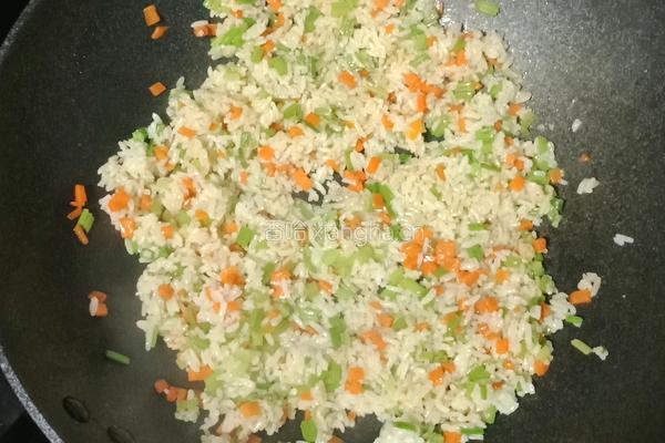 芹菜肉沫蛋炒饭便当的做法图解10