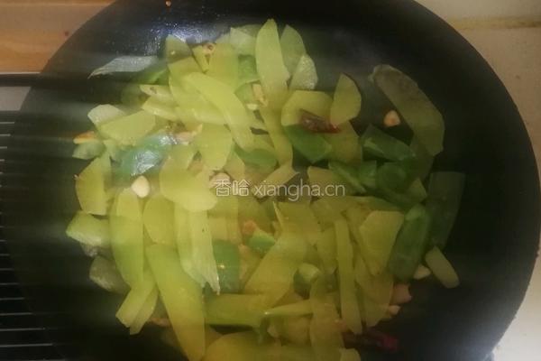 莴苣青椒炒肉丝的做法图解8
