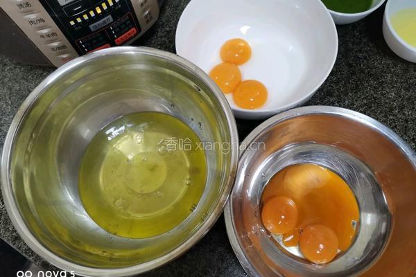 自制双色蛋糕的做法图解2