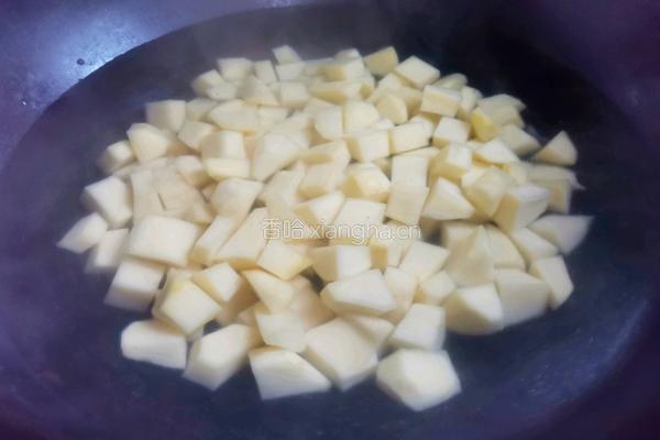 孜然火腿土豆丁的做法图解3