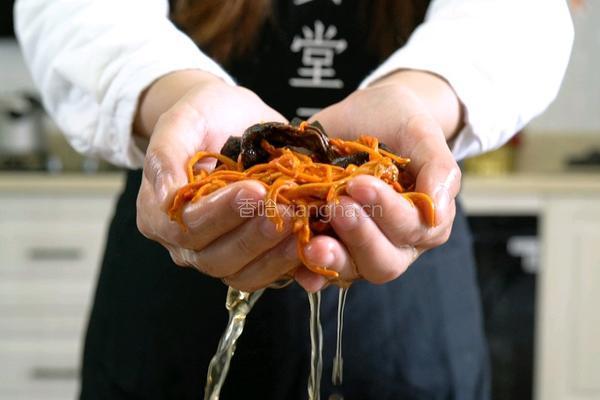 虎掌菌菇汤的做法图解3