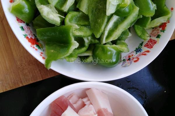青椒肉丝的做法图解1