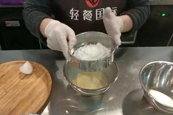 自制甜品｜芒果班戟的做法图解4