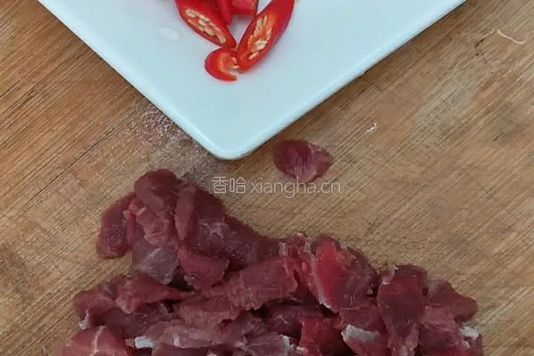 芹菜炒肉便当的做法图解2