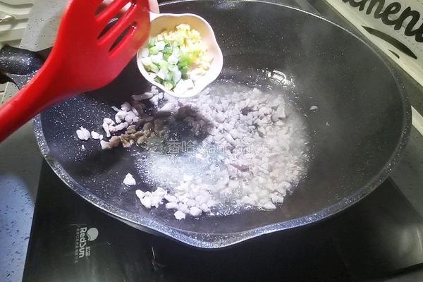 酸豇豆炒肉沫便当的做法图解3