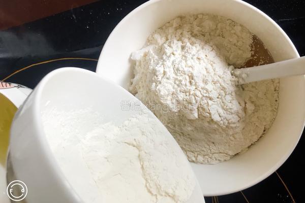电饭煲版蛋糕的做法图解3
