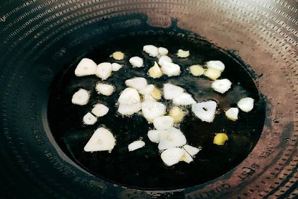 韭菜炒南美白对虾的做法图解9