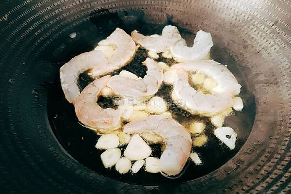 韭菜炒南美白对虾的做法图解10