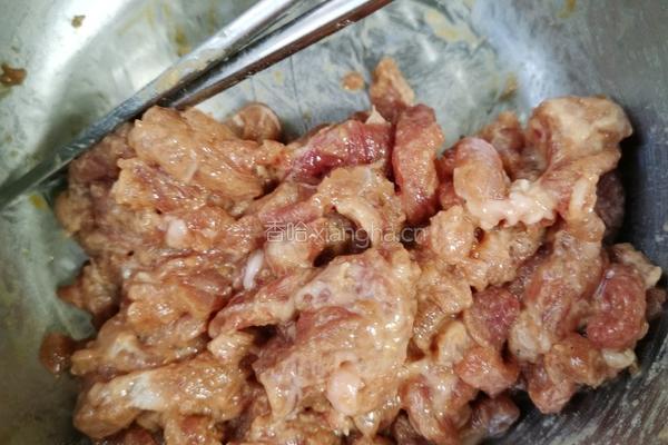 家常版京酱肉丝的做法图解1