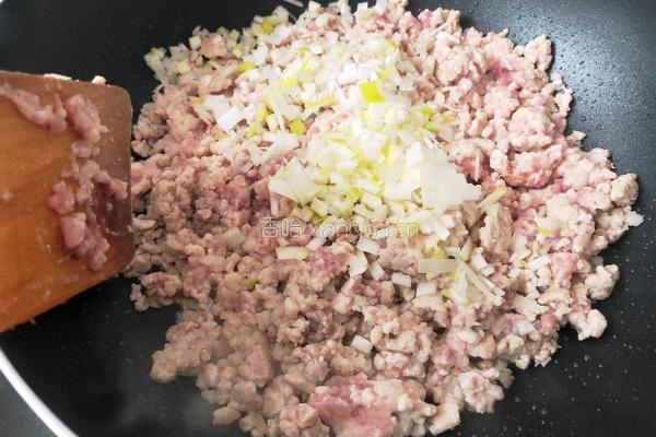 香菇肉包馅儿的做法图解2