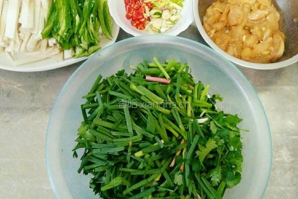 杏鲍菇烧鸡脯肉的做法图解1