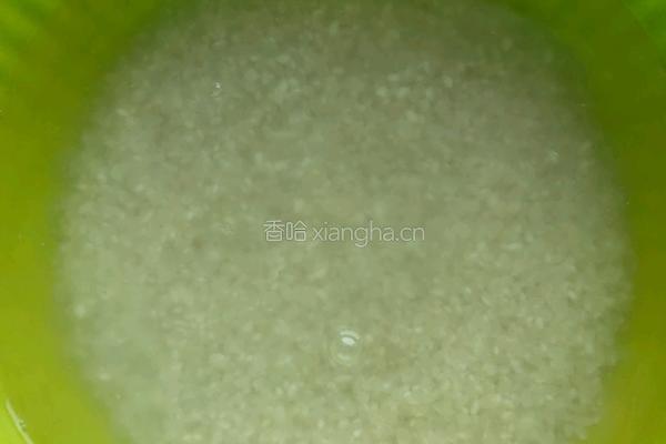 腊肠煲仔饭的做法图解1