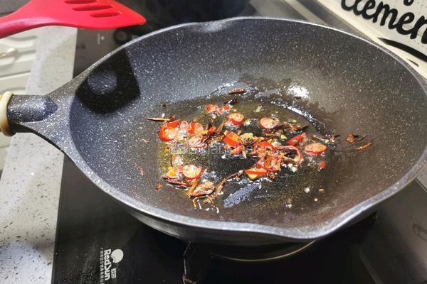 酸辣白菜便当的做法图解3