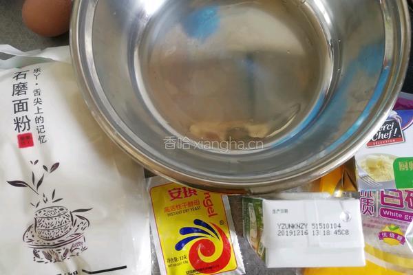 麦香牛奶欧包的做法图解1