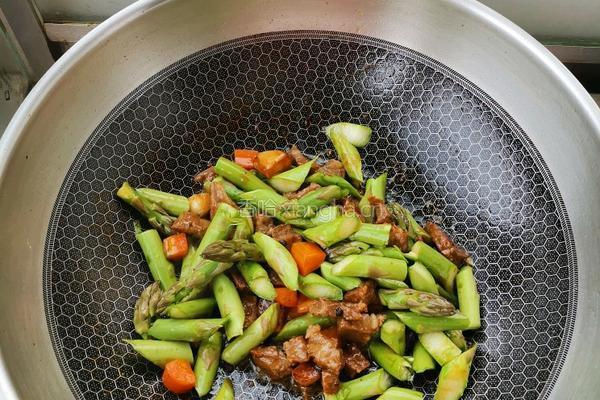 蒜香芦笋牛肉粒的做法图解10