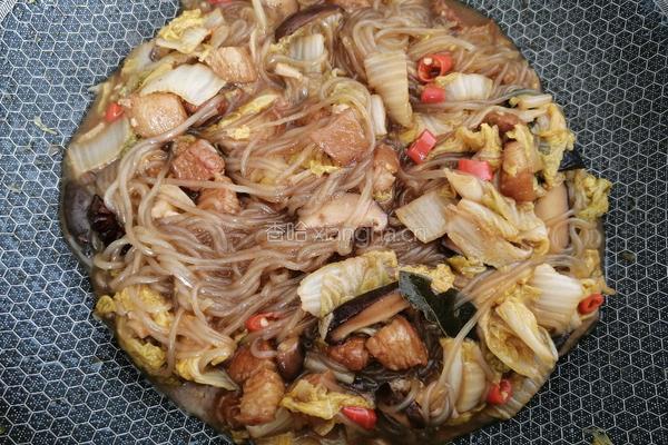 白菜猪肉炖粉条的做法图解8