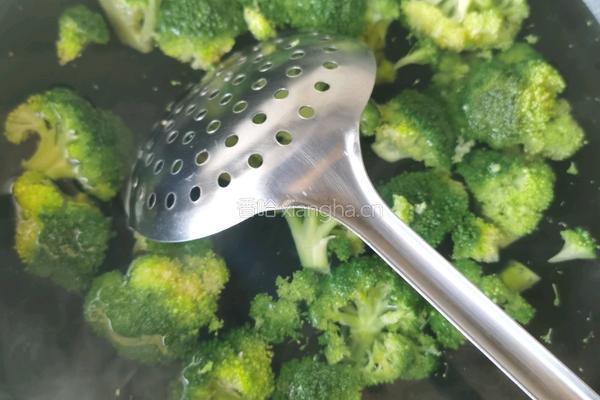 西兰花炒牛肉的做法图解3
