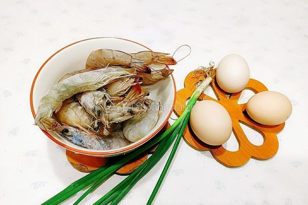 南美白对虾蒸蛋的做法图解2