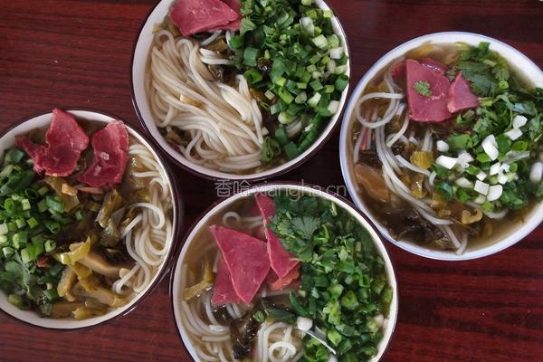 酸菜牛肉米粉