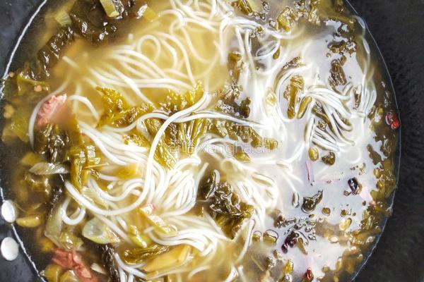 酸菜牛肉米粉的做法图解11