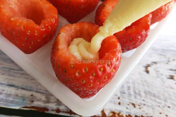炼奶草莓冰淇淋的做法图解5