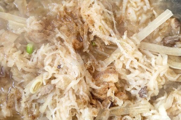酸菜猪肉炖粉条的做法图解10