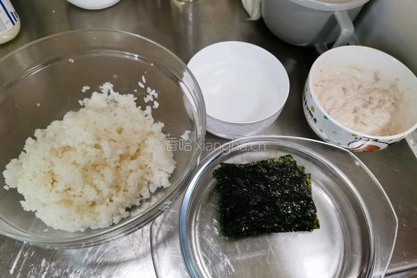 比店里都好吃的超满足元气满满金枪鱼饭团的做法图解7