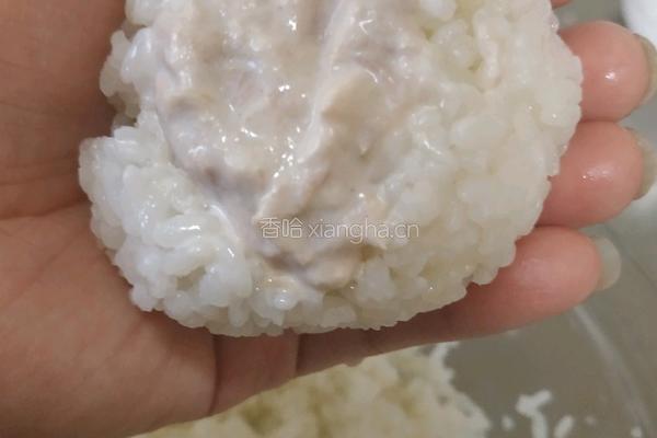 比店里都好吃的超满足元气满满金枪鱼饭团的做法图解10