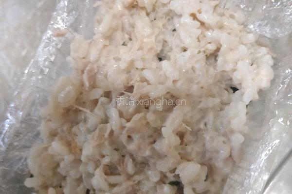 比店里都好吃的超满足元气满满金枪鱼饭团的做法图解18