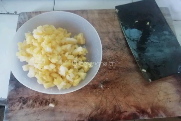 菠萝果肉布丁的做法图解1