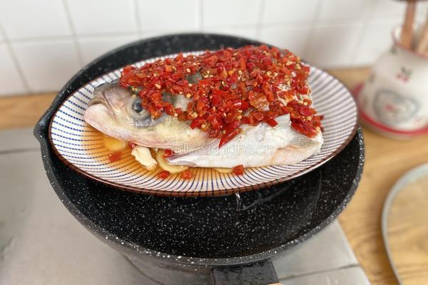 香辣鲜香的剁椒鱼头的做法图解6