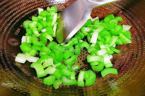 芹菜炒牛腱的做法图解11