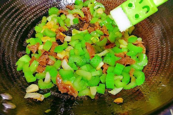 芹菜炒牛腱的做法图解13