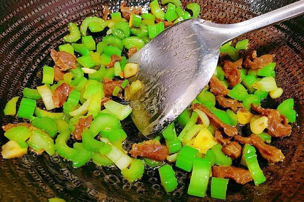 芹菜炒牛腱的做法图解14