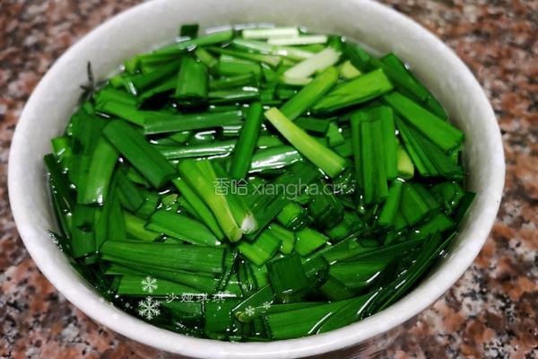 韭菜炒豆腐的做法图解2