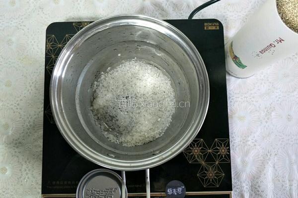 宝宝辅食藜麦蛋黄粥的做法图解2
