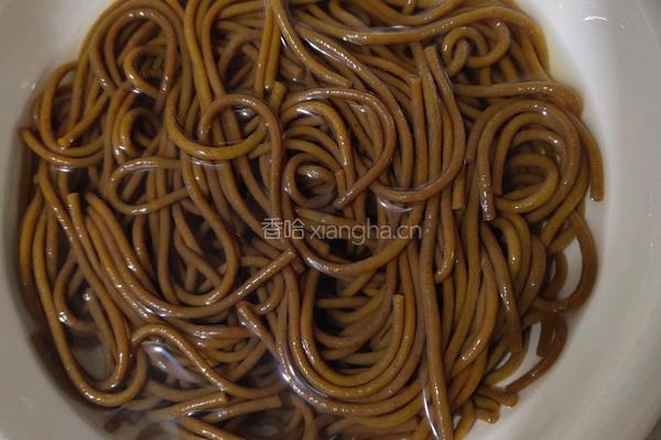鸡丝荞面的做法图解2
