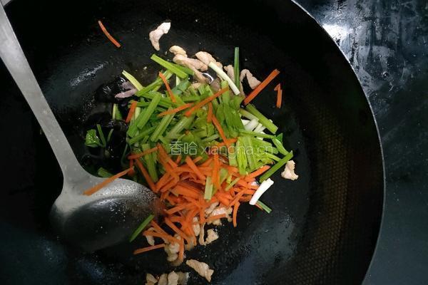 芹菜炒肉丝的做法图解8