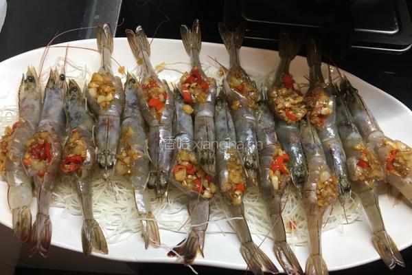 0失败的宴请大菜（蒜茸粉丝蒸虾）的做法图解5