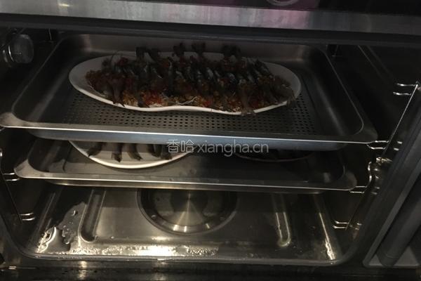 0失败的宴请大菜（蒜茸粉丝蒸虾）的做法图解7