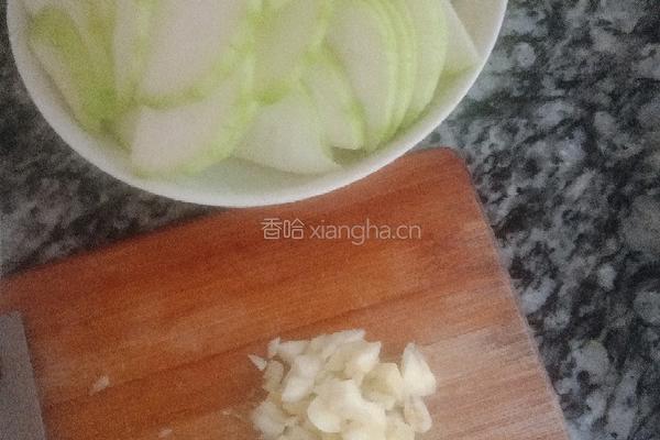 清炒长蒲瓜的做法图解3